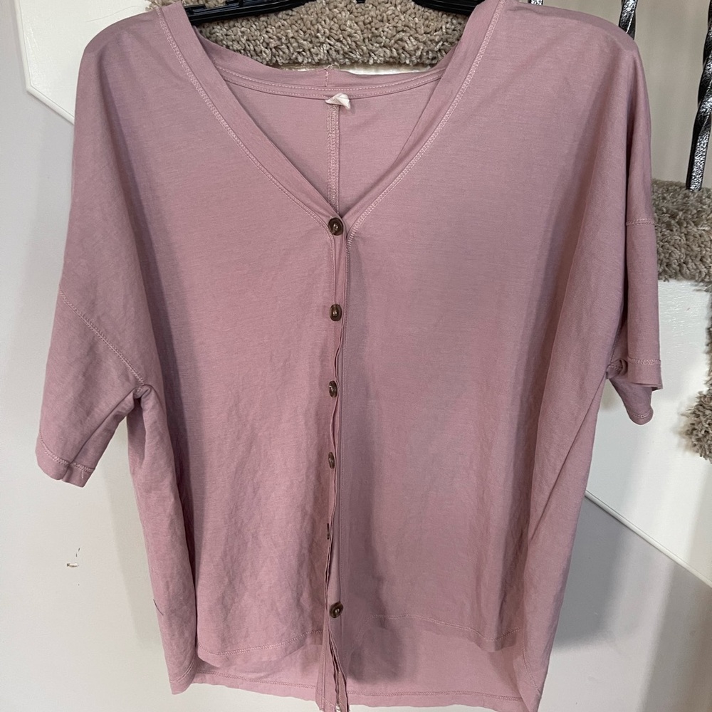 Women’s pale pink top